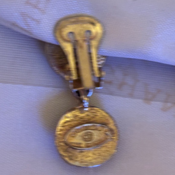 VINTAGE CHANEL GOLD PLATED DANGLE CLIP EARRINGS - Picture 6 of 6